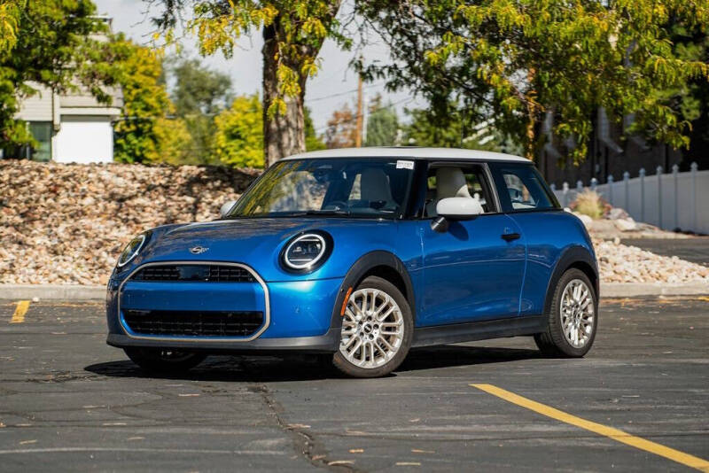 2025 MINI Hardtop 2 Door Cooper Signature Trim