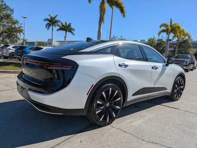 2024 Toyota Crown Platinum