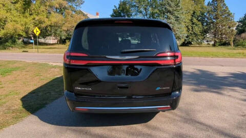 2024 Chrysler Pacifica Plug-In Hybrid Select