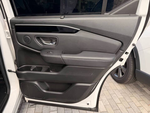 2024 Honda Pilot EX-L w/Rear Captain's Chairs