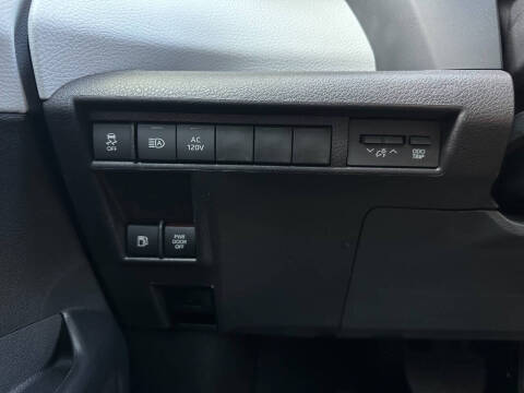 2025 Toyota Sienna XLE 8-Passenger