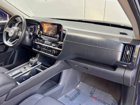 2022 Nissan Pathfinder SV