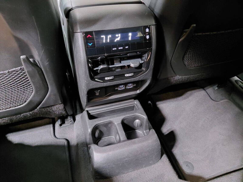 2022 Jeep Grand Cherokee L Laredo