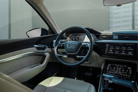2022 Audi e-tron quattro Premium Plus