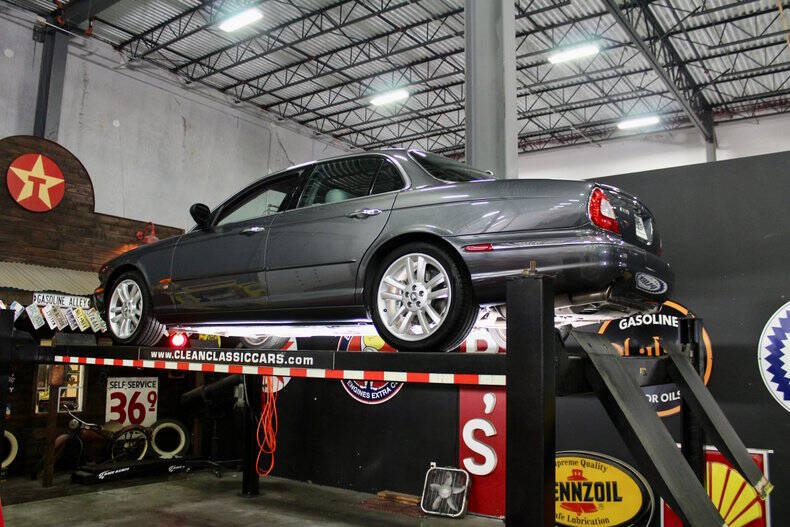 2004 Jaguar XJR