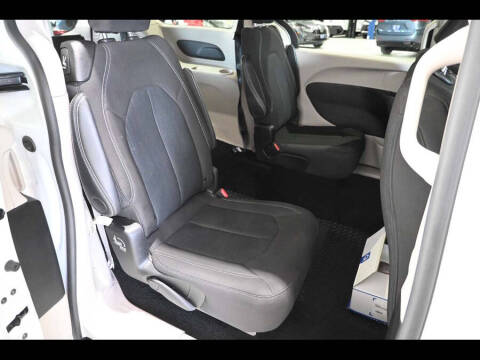 2024 Chrysler Voyager LX