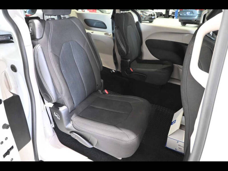 2024 Chrysler Voyager LX