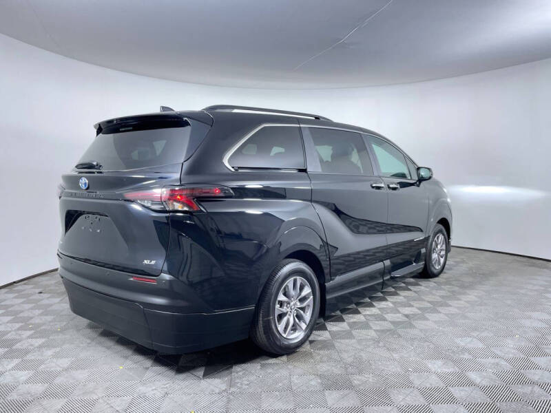 2025 Toyota Sienna XLE 7-Passenger