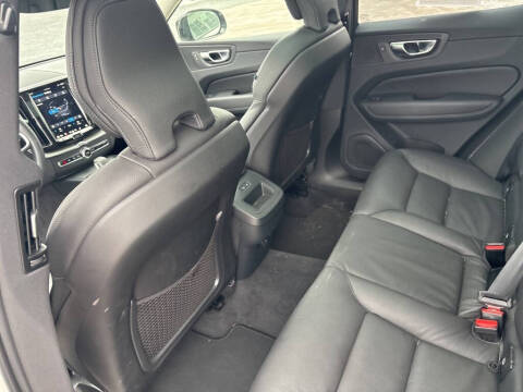 2025 Volvo XC60 B5 Plus Dark Theme