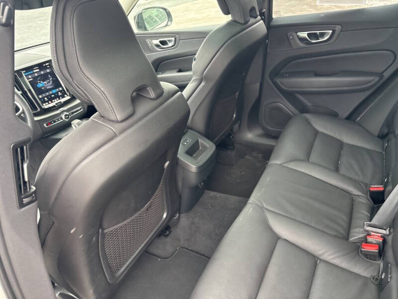 2025 Volvo XC60 B5 Plus Dark Theme