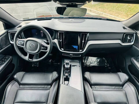 2023 Volvo S60 B5 Ultimate Black Edition