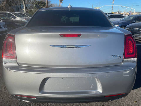 2017 Chrysler 300 Limited