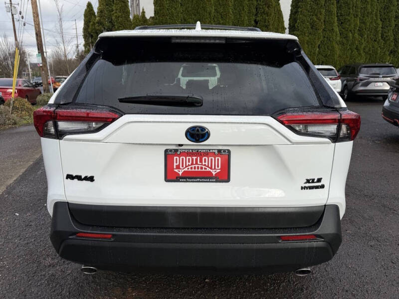 2024 Toyota RAV4 Hybrid XLE