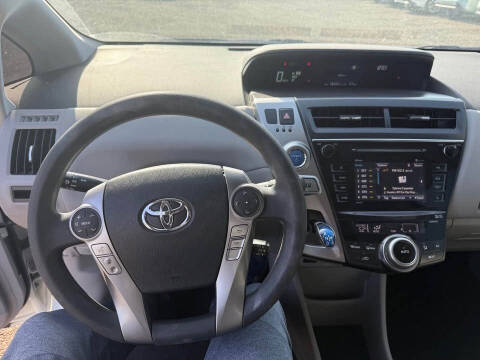 2017 Toyota Prius v Three