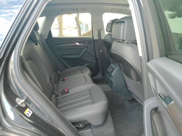 2025 Audi Q5 quattro Premium 40 TFSI
