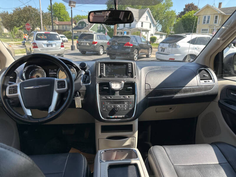 2015 Chrysler Town and Country Touring