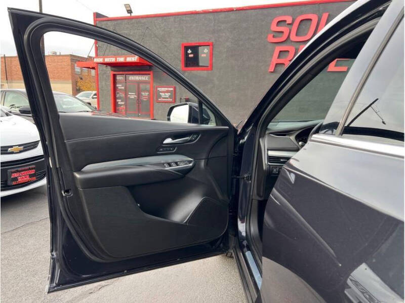 2023 Cadillac XT4 Premium Luxury