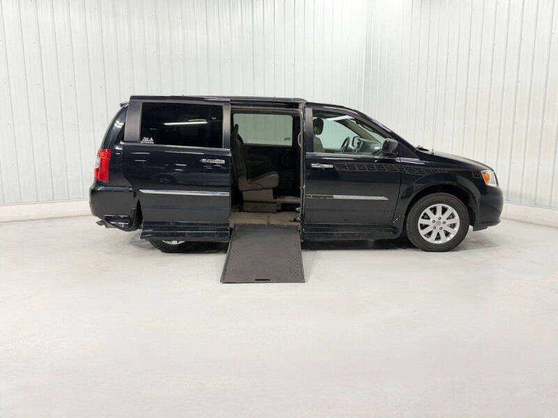 2016 Chrysler Town and Country Touring