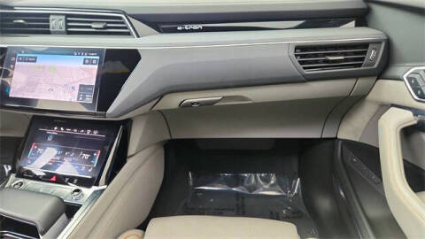 2024 Audi Q8 Sportback e-tron quattro Prestige S line