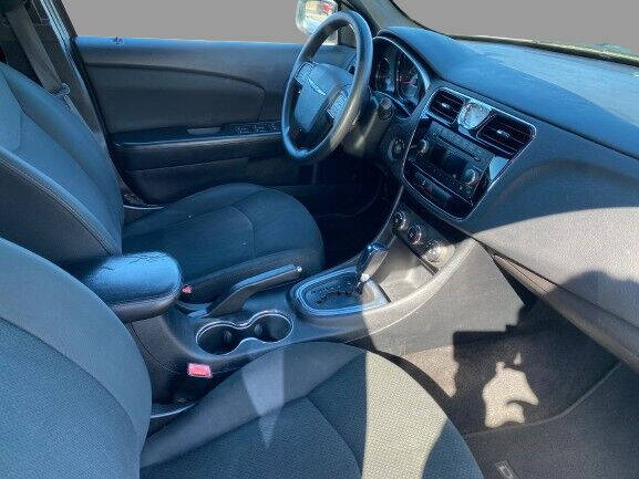 2011 Chrysler 200 LX