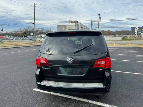 2011 Volkswagen Routan SE