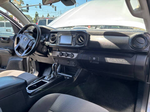2019 Toyota Tacoma SR