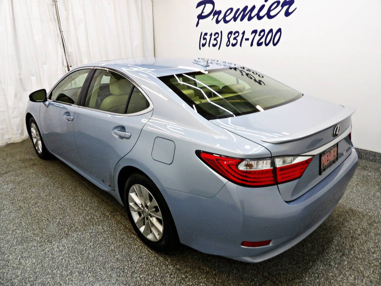 View vehicle photo 4