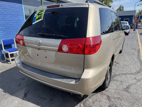 2009 Toyota Sienna LE 7-Passenger