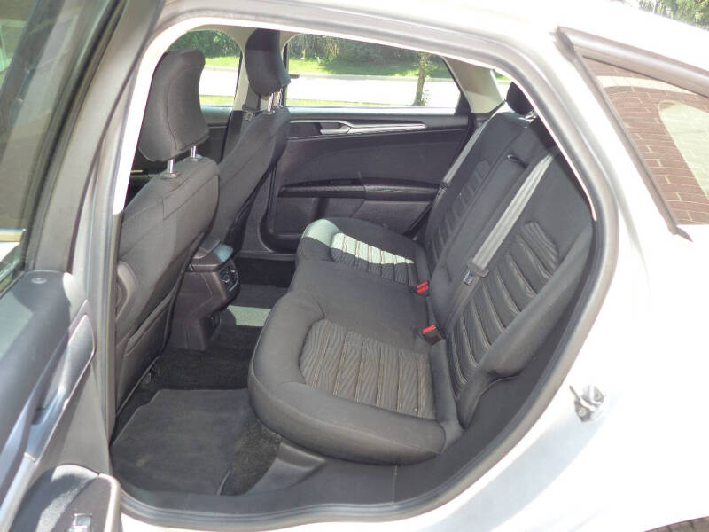 2016 Ford Fusion SE