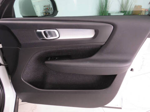 2021 Volvo XC40 T5 Momentum