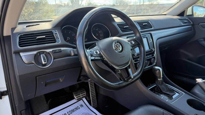 2017 Volkswagen Passat 1.8T R-Line