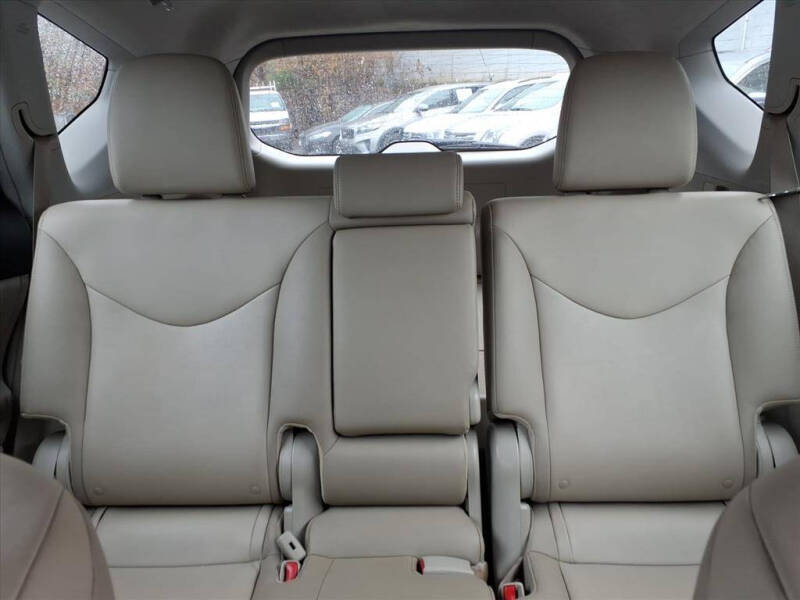 2013 Toyota Prius v Five