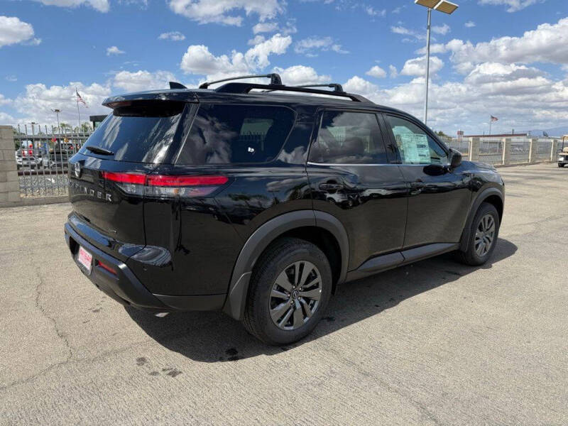 2026 Nissan Pathfinder SV