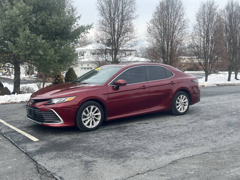 2022 Toyota Camry LE's photo