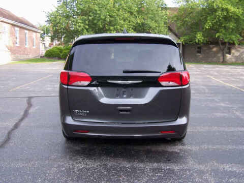2022 Chrysler Voyager LX
