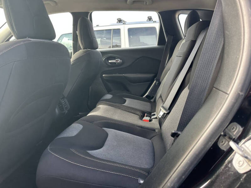 2016 Jeep Cherokee Sport