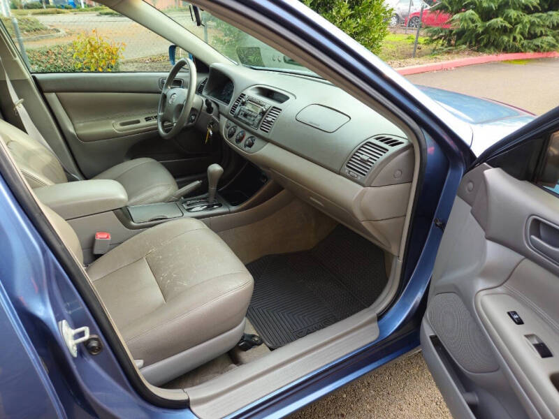 2004 Toyota Camry LE