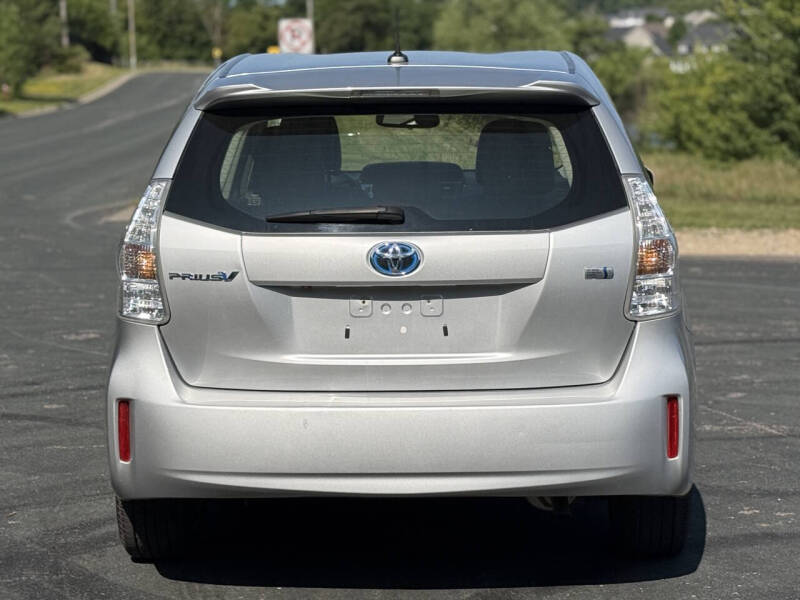 2012 Toyota Prius v Two
