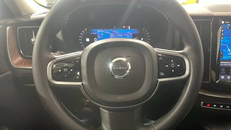 2024 Volvo XC60 B5 Plus Dark Theme