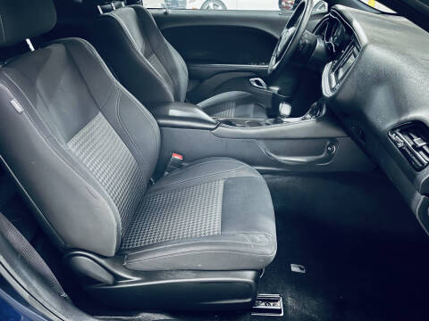 2015 Dodge Challenger SXT