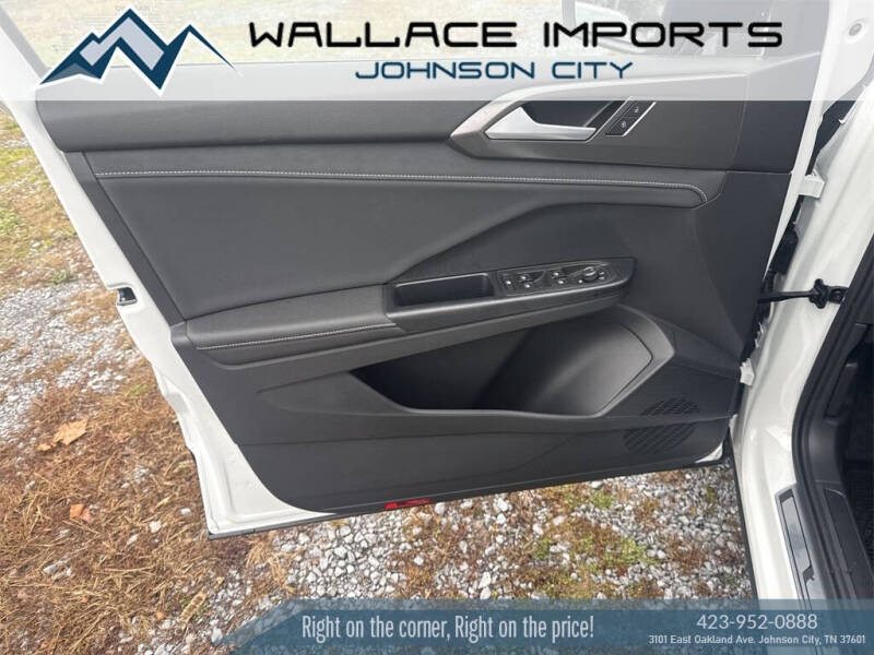 2026 Volkswagen Taos SE Black 4Motion