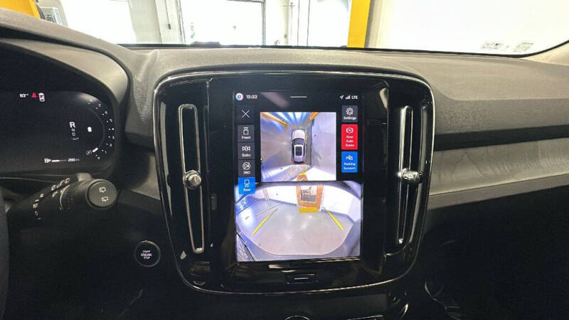 2026 Volvo XC40 B5 Plus