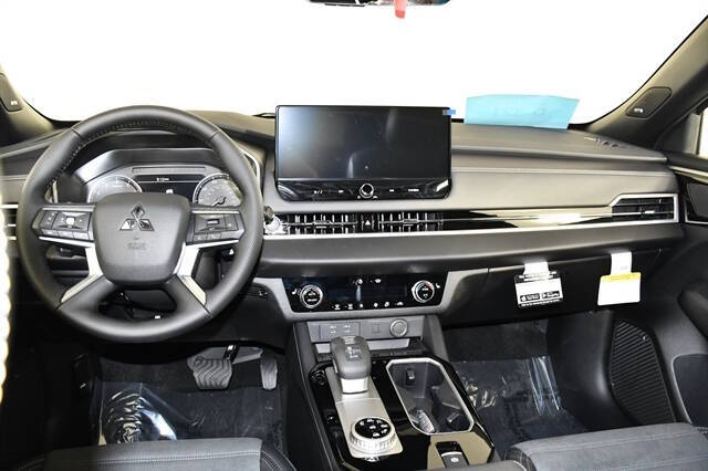 2026 Mitsubishi Outlander LE