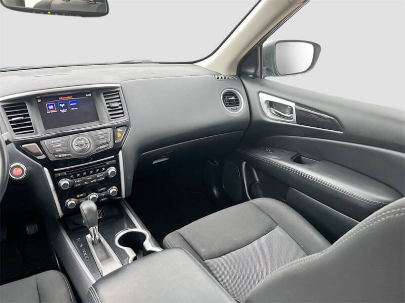 2020 Nissan Pathfinder SV