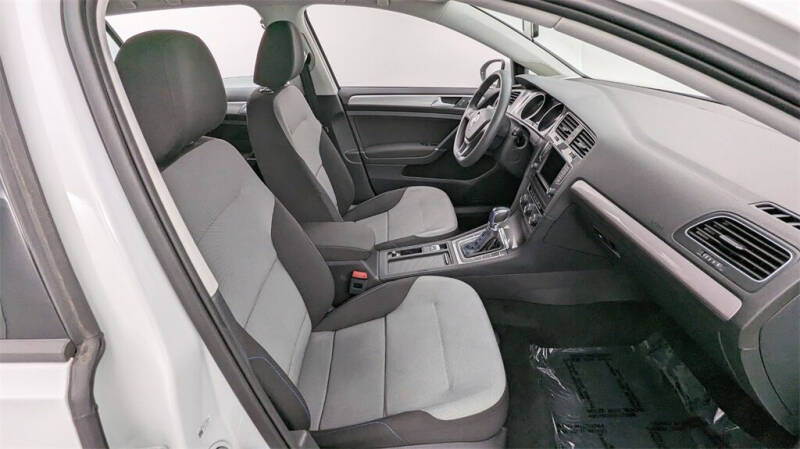 2016 Volkswagen e-Golf SE