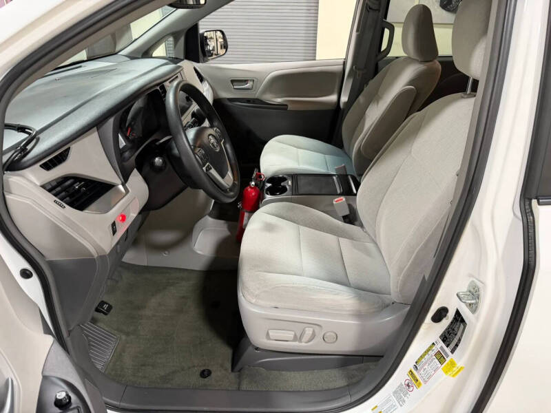 2015 Toyota Sienna LE 7-Passenger