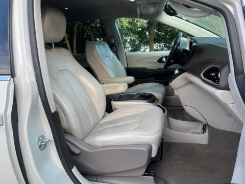 2021 Chrysler Pacifica Touring L