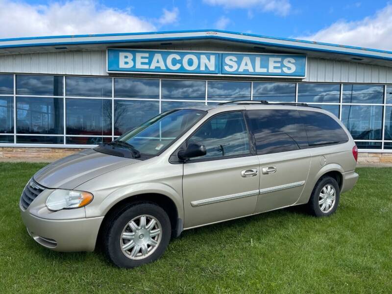 2006 Chrysler Town and Country for sale at BEACON SALES & SERVICE in Charlotte MI
