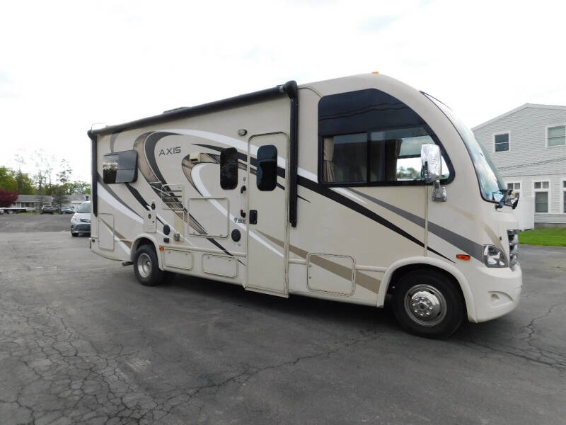 2017 Thor Motor Coach Axis