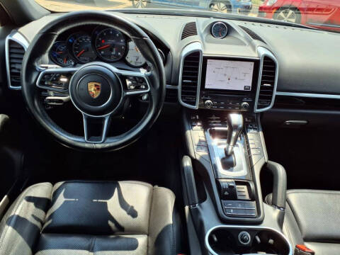 2017 Porsche Cayenne Platinum Edition